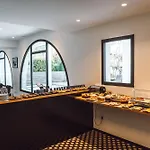 202 Hotell 3*