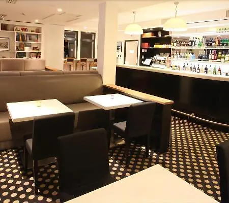 202 Hotel 3*