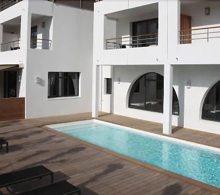 202 Hotel 3*