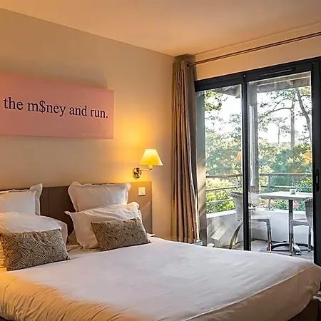 202 Hotel 3*
