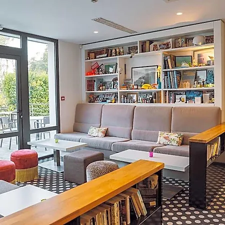 202 Hotel 3*