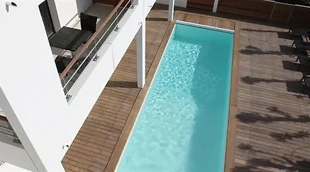 Hotel 202
